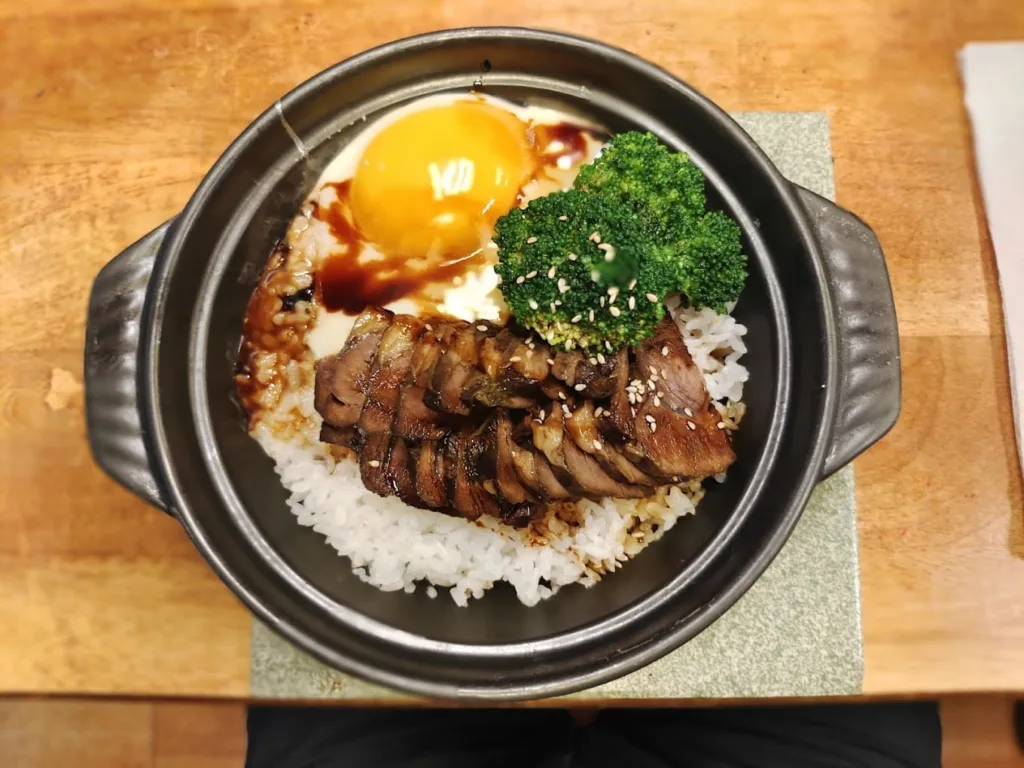 汐止便當推薦五：家常煲仔飯